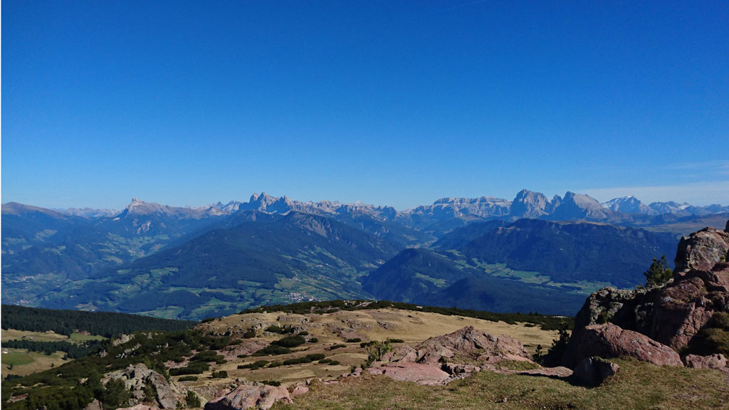 Wheelchair-Tours-Rollstuhl-Rittner-Horn-Ausblick-Villanderer-Alm-2-featured-image