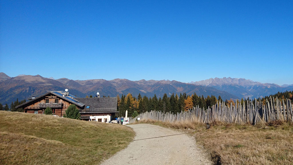 Wheelchair-Tours-Rollstuhl-Rodenecker-Alm-Ausblick-Rastnerhütte-featured-image