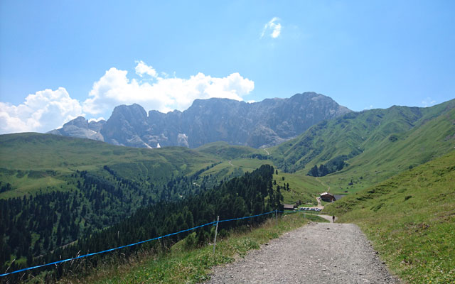 Wheelchair-Tours-Wheelchair-Hiking-Seiser-Alm-Mahlknechthuette-Outlook-Alm-Panorama-featured-image
