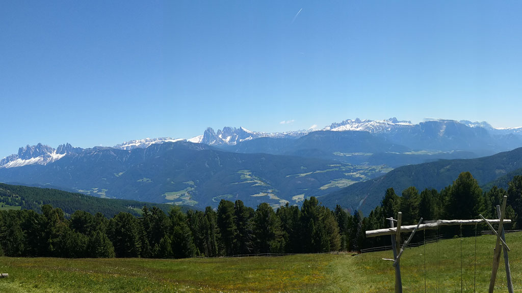 Blick von der Klausner Hütte auf die Dolomiten